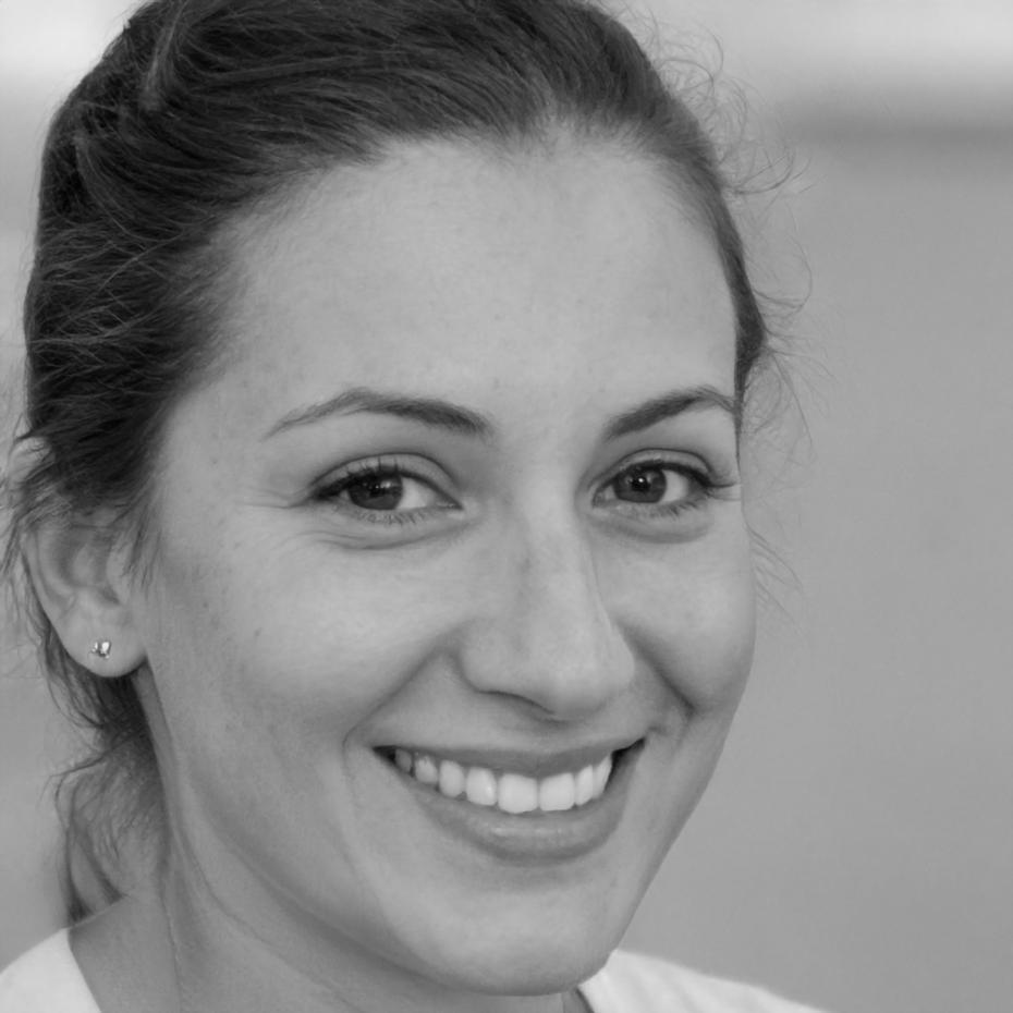 Sienna Thorne, Lead English Communication Instructor