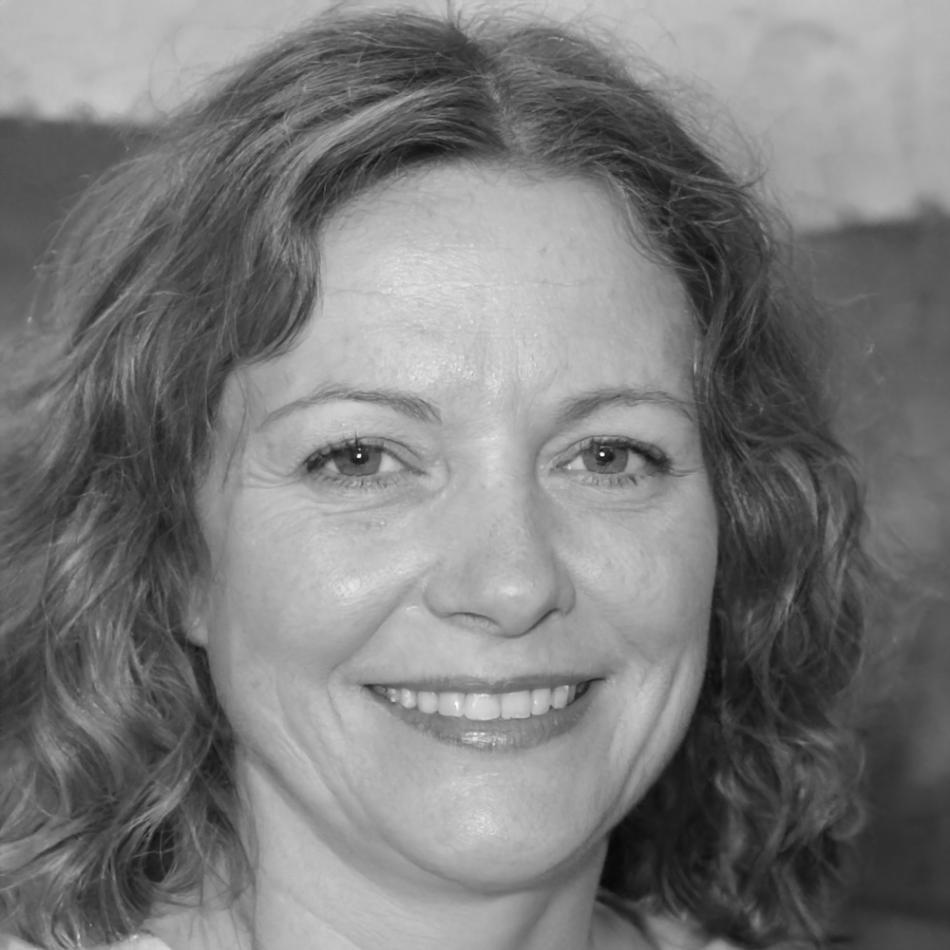 Vesna Kowalczyk, Professional English Instructor